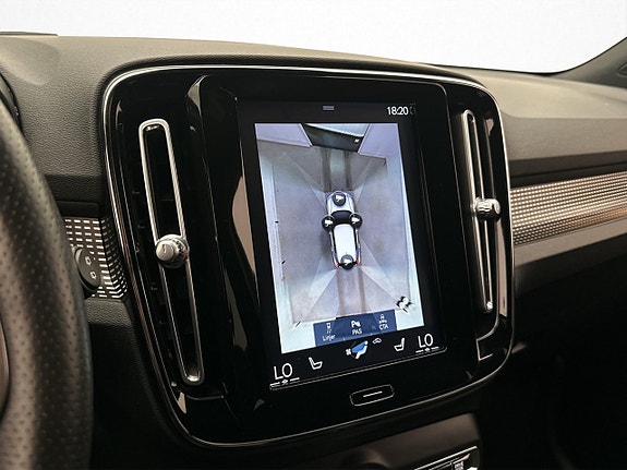 Volvo XC40 27 of 30