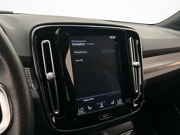 Volvo XC40 30 of 30