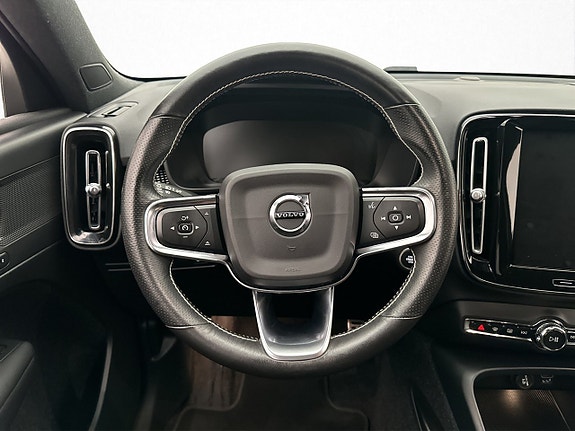Volvo XC40 15 of 30