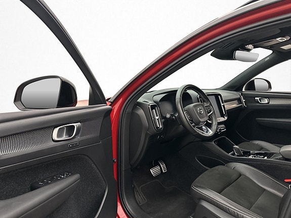 Volvo XC40 12 of 30