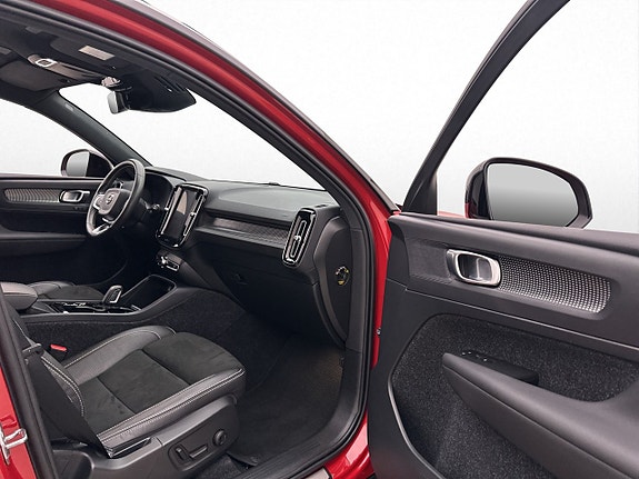 Volvo XC40 17 of 30