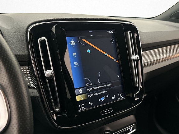Volvo XC40 24 of 30
