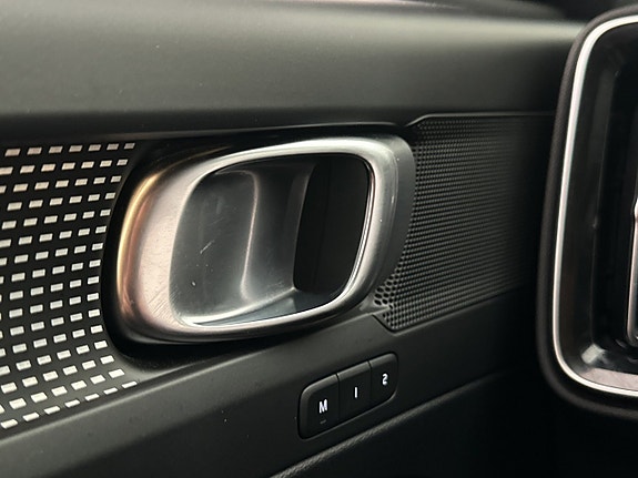 Volvo XC40 19 of 30