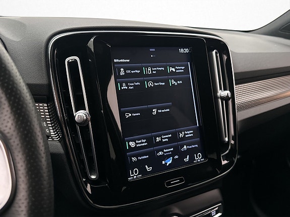 Volvo XC40 26 of 30