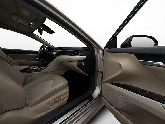 Toyota Camry 12 of 27