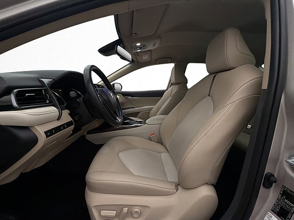 Toyota Camry 9 of 27