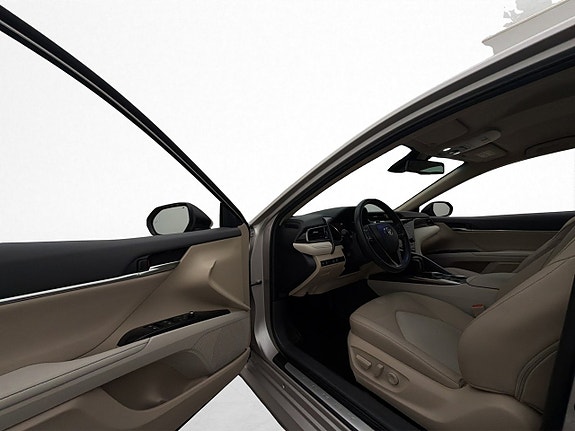Toyota Camry 8 of 27