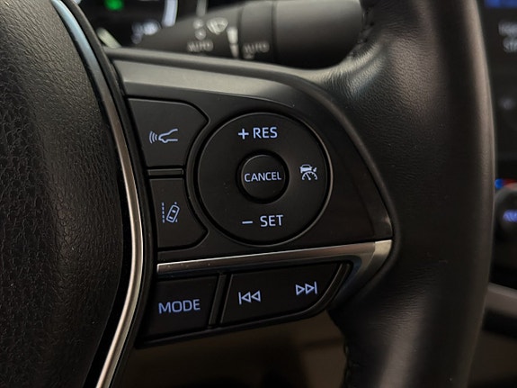 Toyota Camry 17 of 27