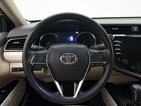 Toyota Camry 10 of 27