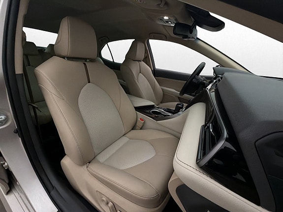 Toyota Camry 11 of 27