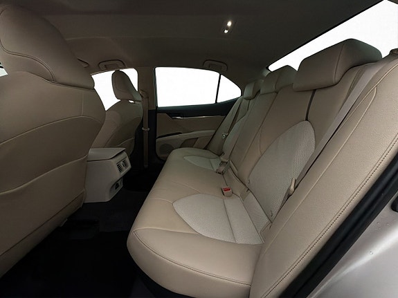 Toyota Camry 13 of 27