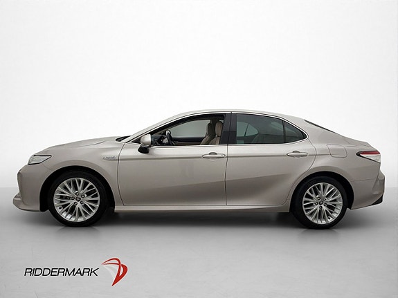 Toyota Camry 4 of 27