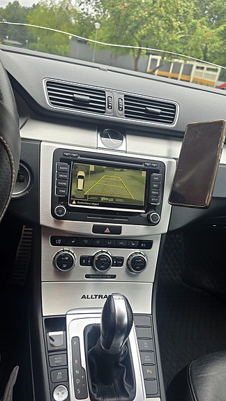 Volkswagen Passat Alltrack 4 of 6