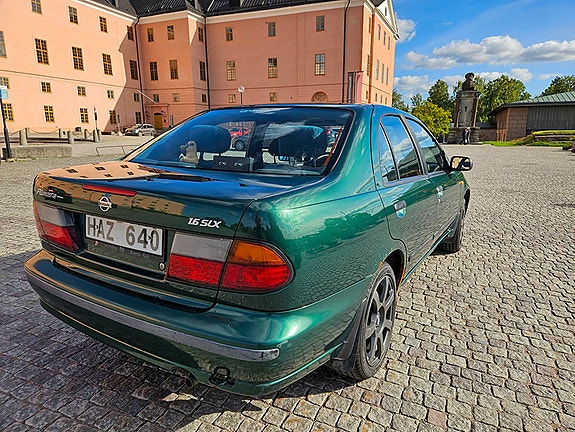 Nissan Almera 2 of 9