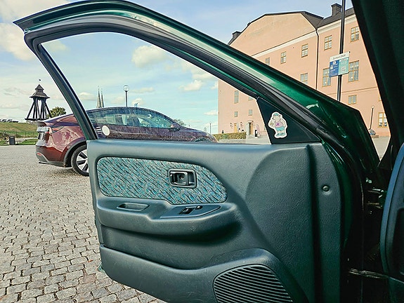 Nissan Almera 3 of 9