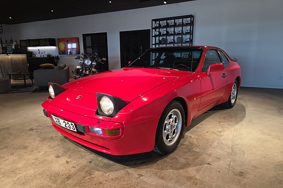 Porsche 944 10 of 22