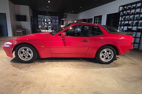 Porsche 944 2 of 22