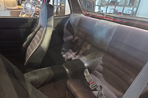Porsche 944 15 of 22
