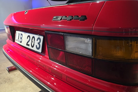 Porsche 944 18 of 22