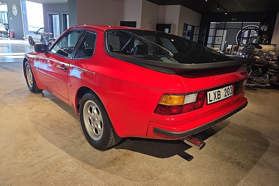 Porsche 944 3 of 22