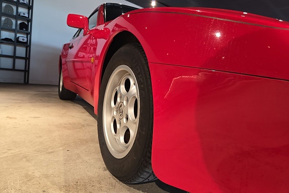 Porsche 944 21 of 22