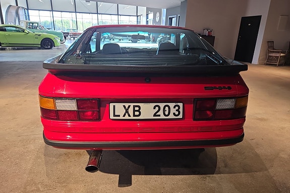 Porsche 944 4 of 22