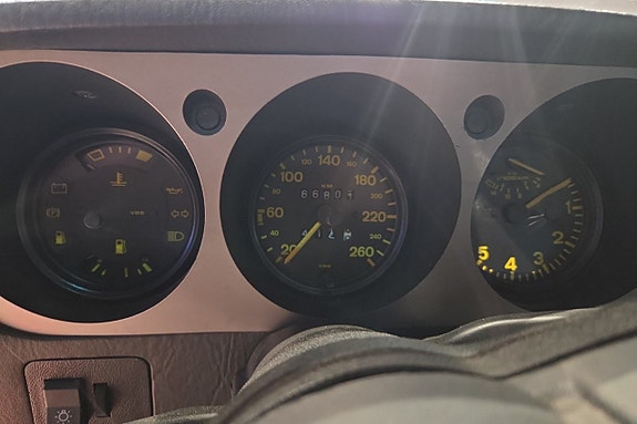 Porsche 944 11 of 22