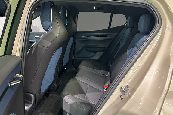 Volvo EX30 8 of 17