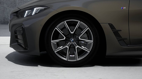 BMW i4 4 of 11