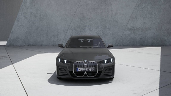 BMW i4 2 of 11
