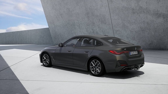 BMW i4 10 of 11