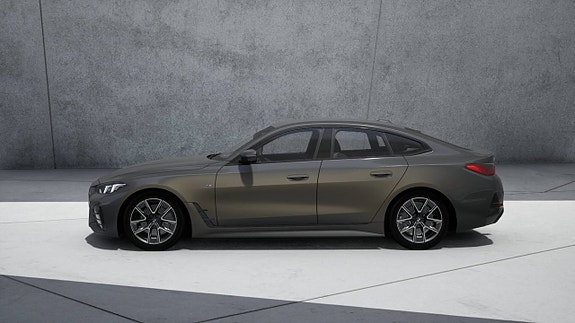 BMW i4 3 of 11