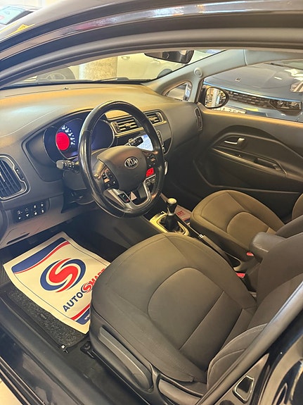 Kia Rio 13 of 17