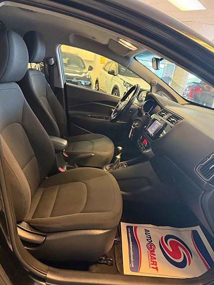 Kia Rio 11 of 17