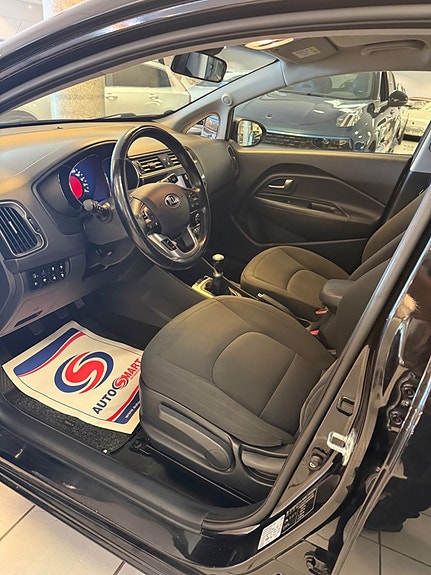 Kia Rio 10 of 17
