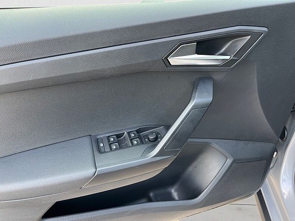 Seat Arona 8 of 16