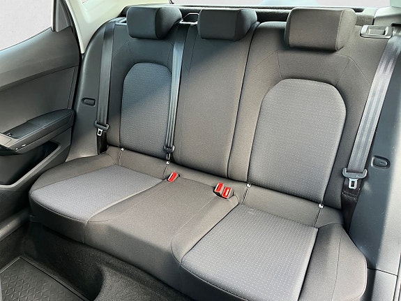 Seat Arona 13 of 16