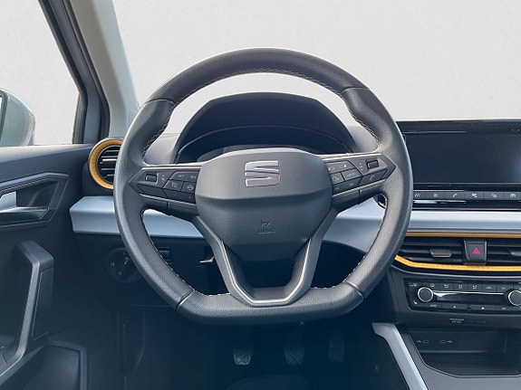Seat Arona 10 of 16