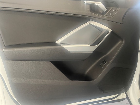 Audi Q3 8 of 13