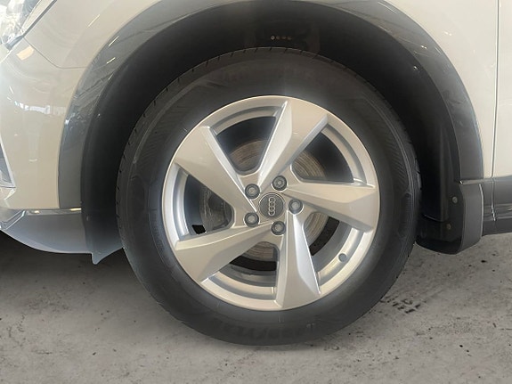 Audi Q3 6 of 13