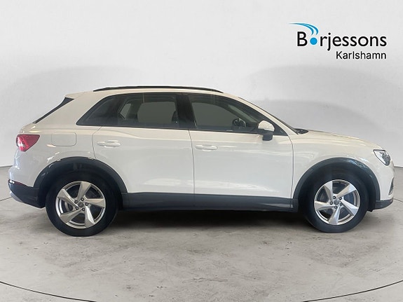 Audi Q3 2 of 13