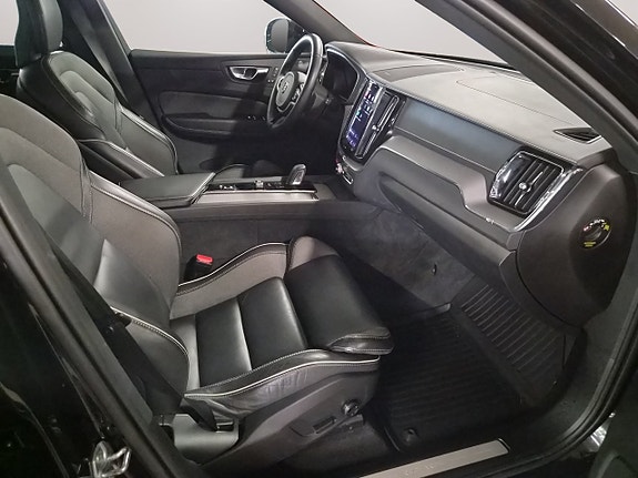 Volvo XC60 11 of 19