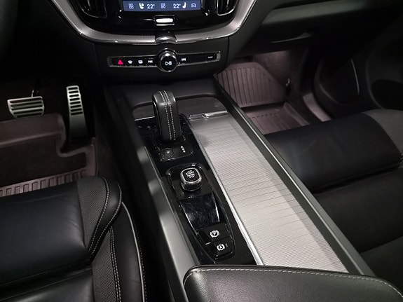 Volvo XC60 16 of 19