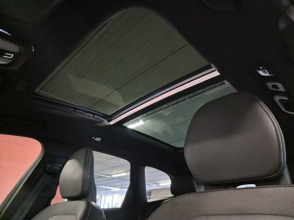 Volvo XC60 14 of 19