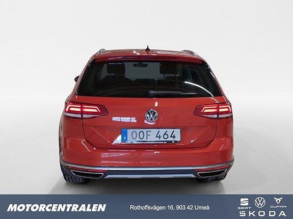 Volkswagen Passat Alltrack 4 of 21