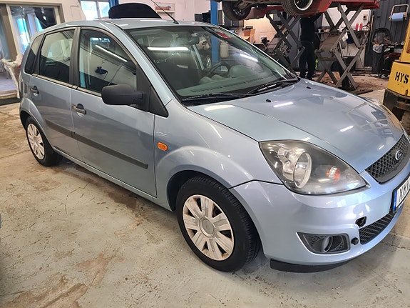 Ford Fiesta 2 of 3