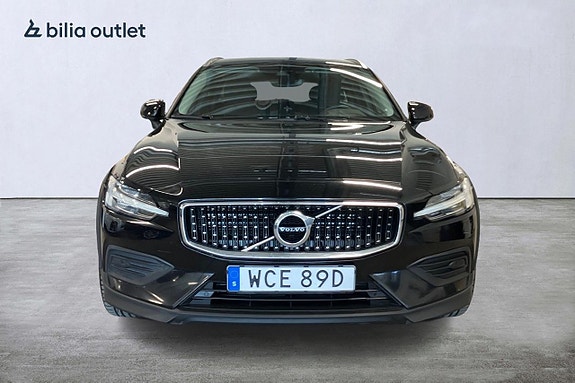 Volvo V60 Cross Country 8 of 30