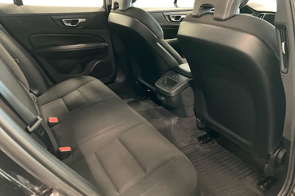 Volvo V60 Cross Country 11 of 30