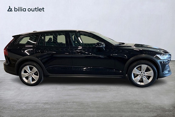 Volvo V60 Cross Country 5 of 30