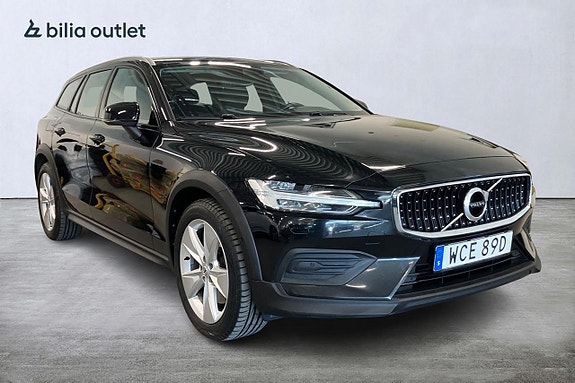 Volvo V60 Cross Country 2 of 30
